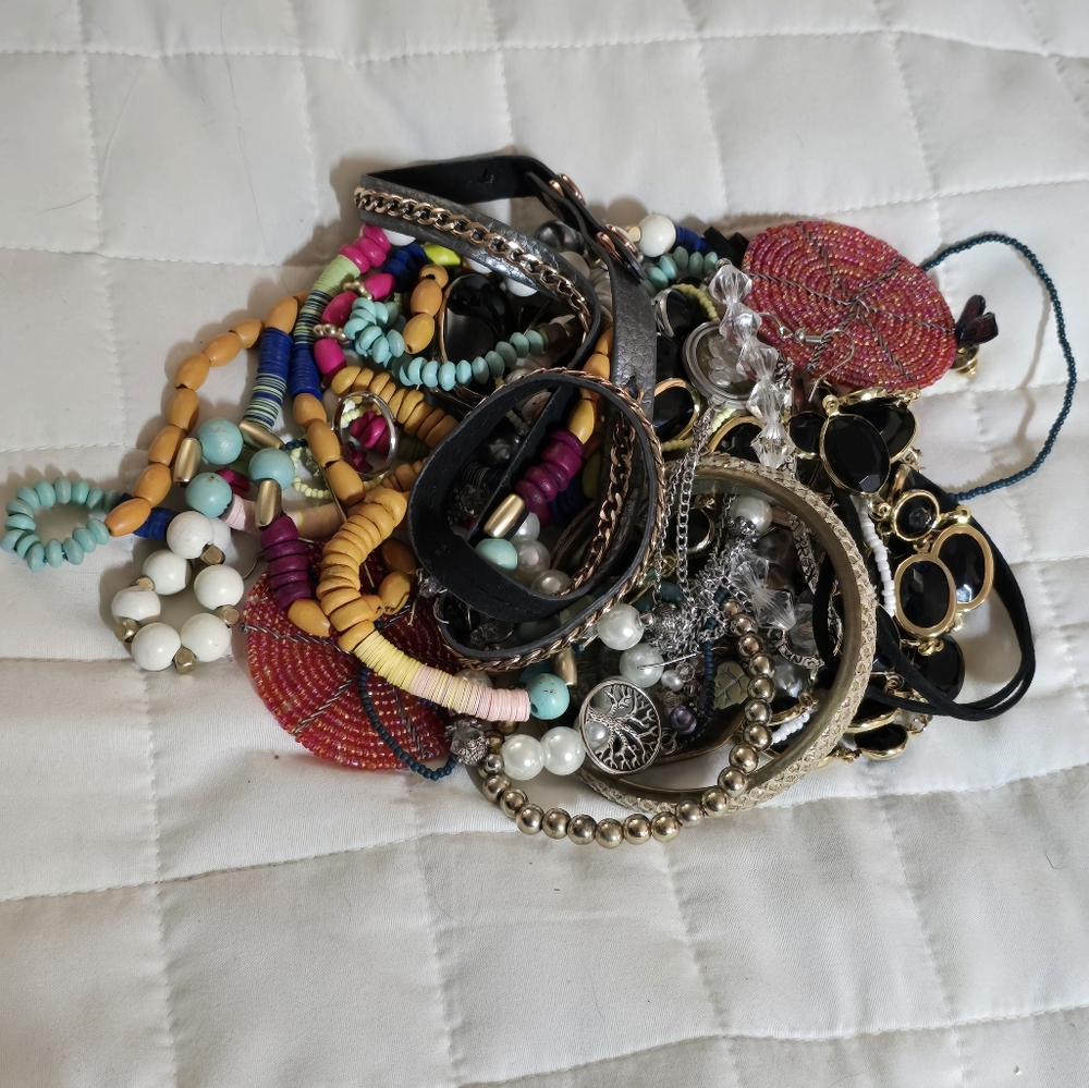 Mixed jewelry lot